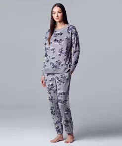 Women's Simply Vera Vera Wang Velour Pajama Top and Banded Bottom Pajama Pants Sleep Set